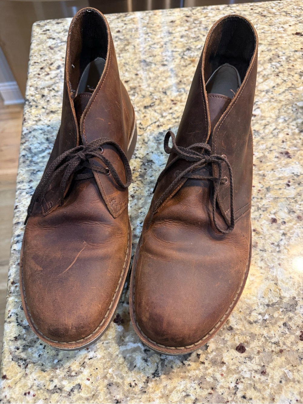 Clarks Men's Brown Leather Chukka Boots - Dark Brown Lace-Up